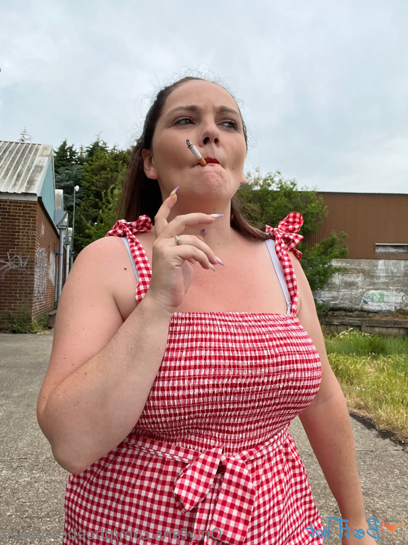 phoebesmokes Onlyfans leaked photo 18457919 on Hotleaks.tv