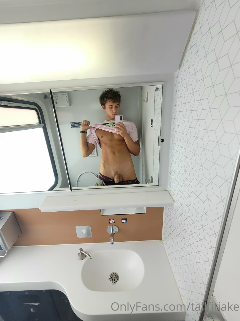 tallfitjake Onlyfans leaked photo 18458076 on Hotleaks.tv