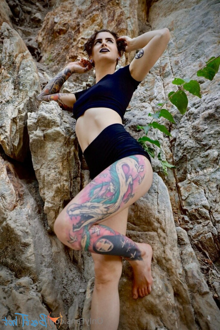 caprice_de_lune [ caprice-de-lune ] Onlyfans leaked photo 18454484 on Hotleaks.tv