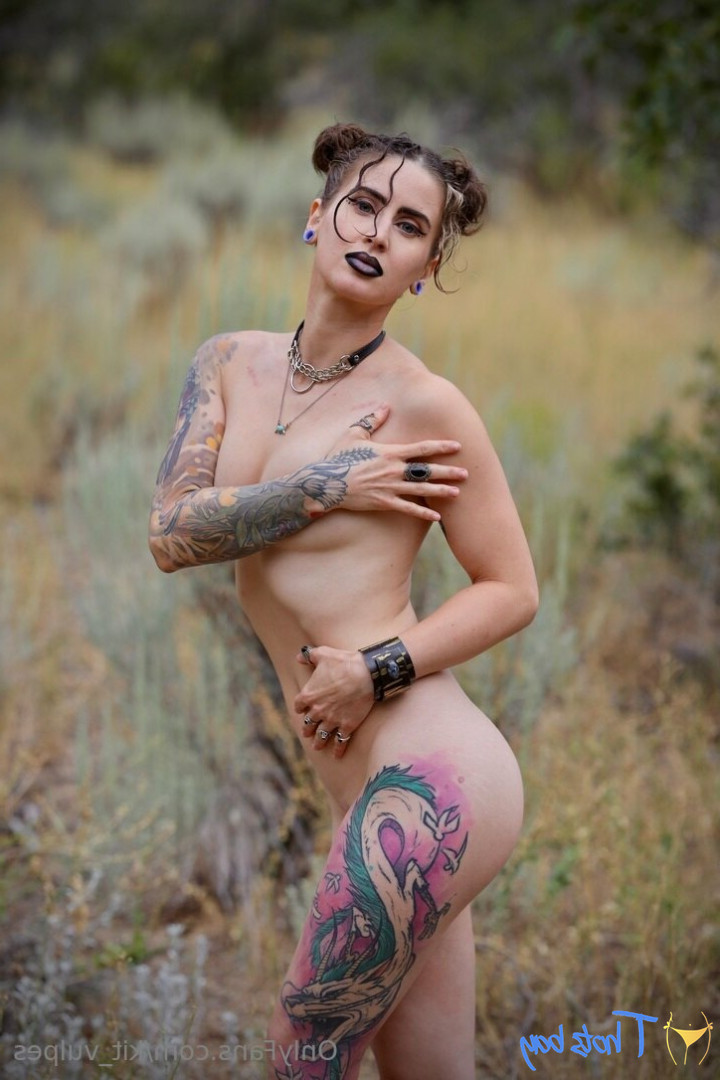 caprice_de_lune [ caprice-de-lune ] Onlyfans leaked photo 18454828 on Hotleaks.tv