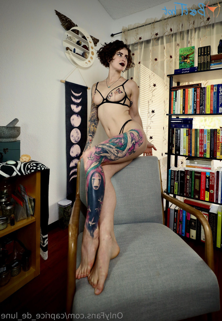 caprice_de_lune [ caprice-de-lune ] Onlyfans leaked photo 18456189 on Hotleaks.tv
