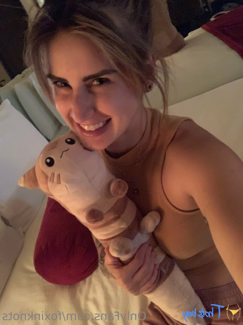 caprice_de_lune [ caprice-de-lune ] Onlyfans leaked photo 18459688 on Hotleaks.tv