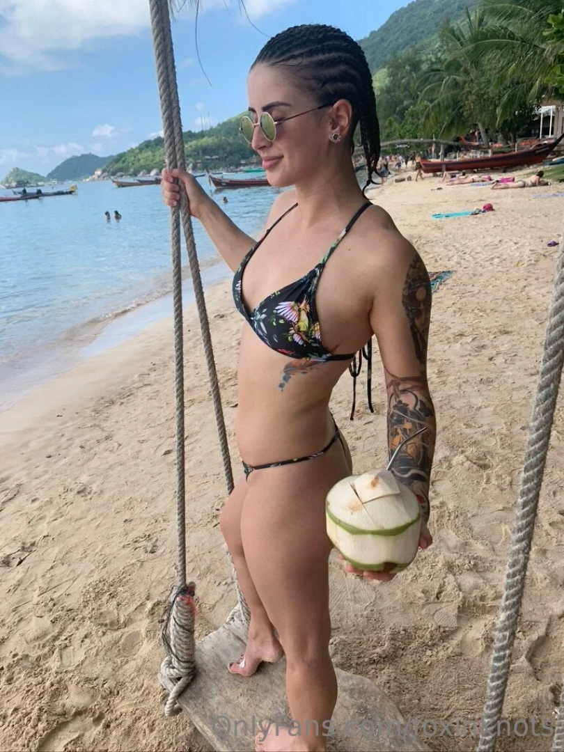 caprice_de_lune [ caprice-de-lune ] Onlyfans leaked photo 18459847 on Hotleaks.tv