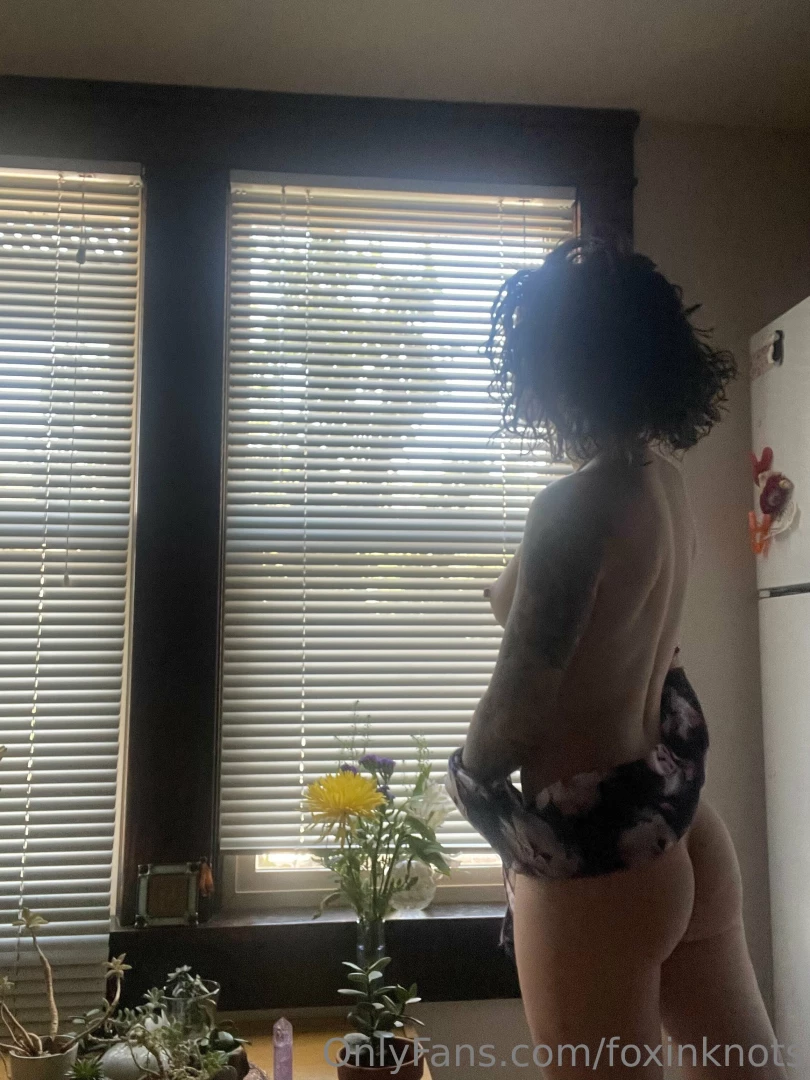 caprice_de_lune [ caprice-de-lune ] Onlyfans leaked photo 18459971 on Hotleaks.tv
