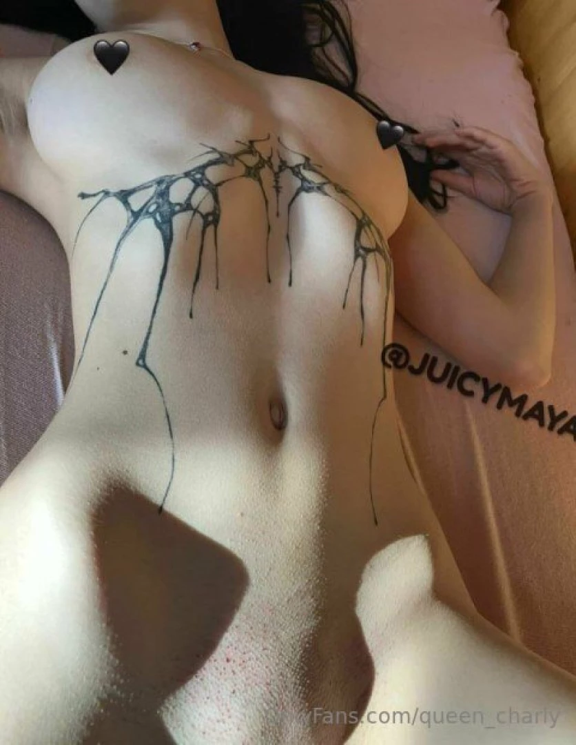 queen_charly [ queen-charly ] Onlyfans leaked photo 18465715 on Hotleaks.tv