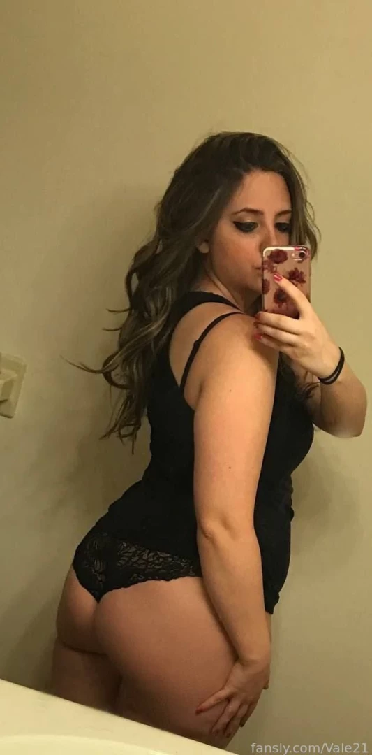 vale21 Onlyfans leaked photo 18511647 on Hotleaks.tv