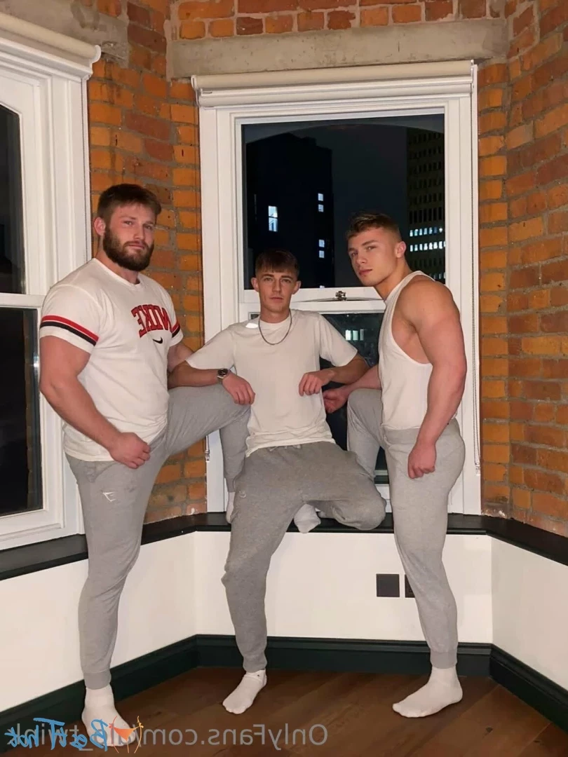 alo_twink [ alo-twink ] Onlyfans leaked photo 18563804 on Hotleaks.tv