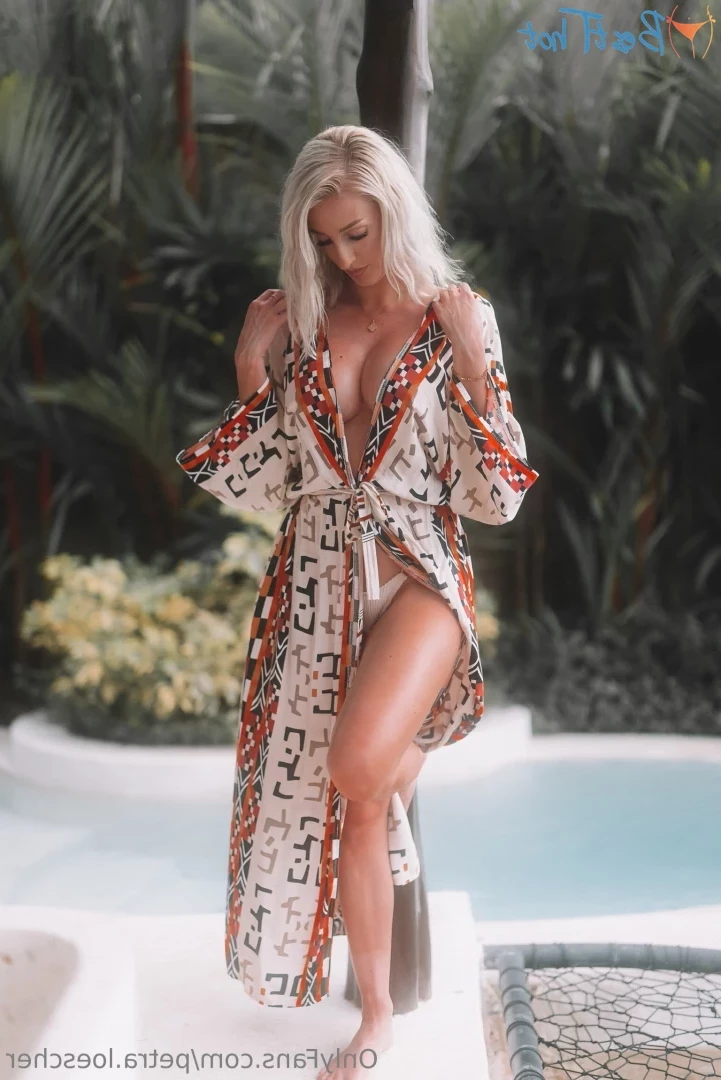 petra.loescher [ petra-loescher ] Onlyfans leaked photo 18557144 on Hotleaks.tv
