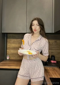 18605731