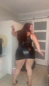 18555718