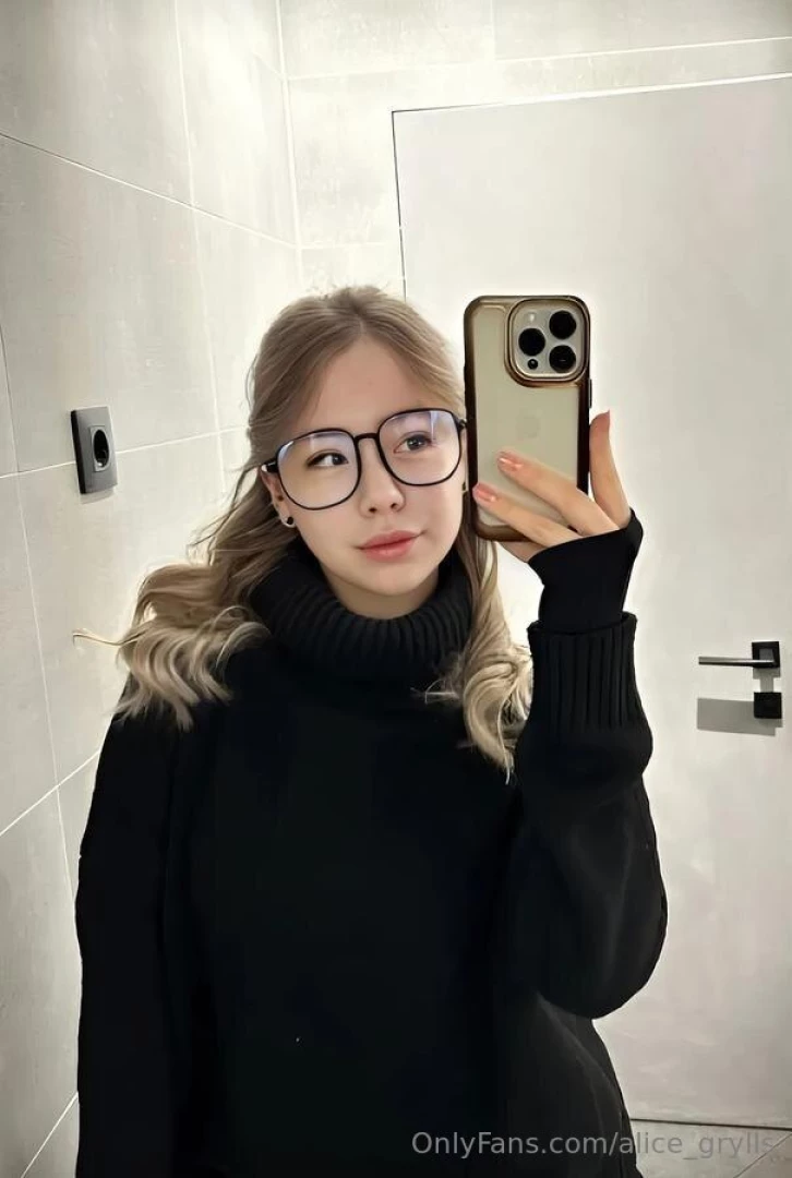 alice_grylls [ alice-grylls ] Onlyfans leaked photo 18565095 on Hotleaks.tv