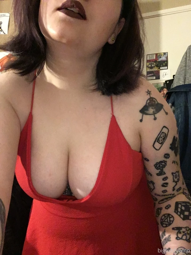 bigtiddyemo Onlyfans leaked photo 18570018 on Hotleaks.tv