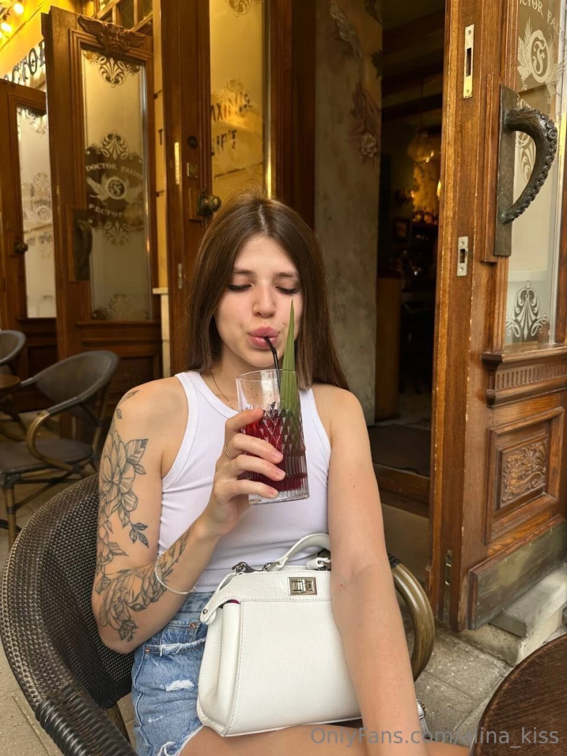 alina_kiss [ alina-kiss ] Onlyfans leaked photo 18579635 on Hotleaks.tv