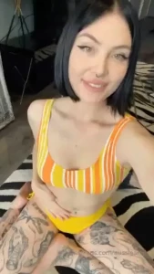 18610886