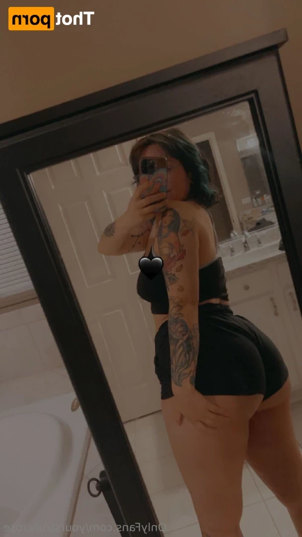 yourstruly.rose [ yourstruly-rose ] Onlyfans leaked photo 18615877 on Hotleaks.tv