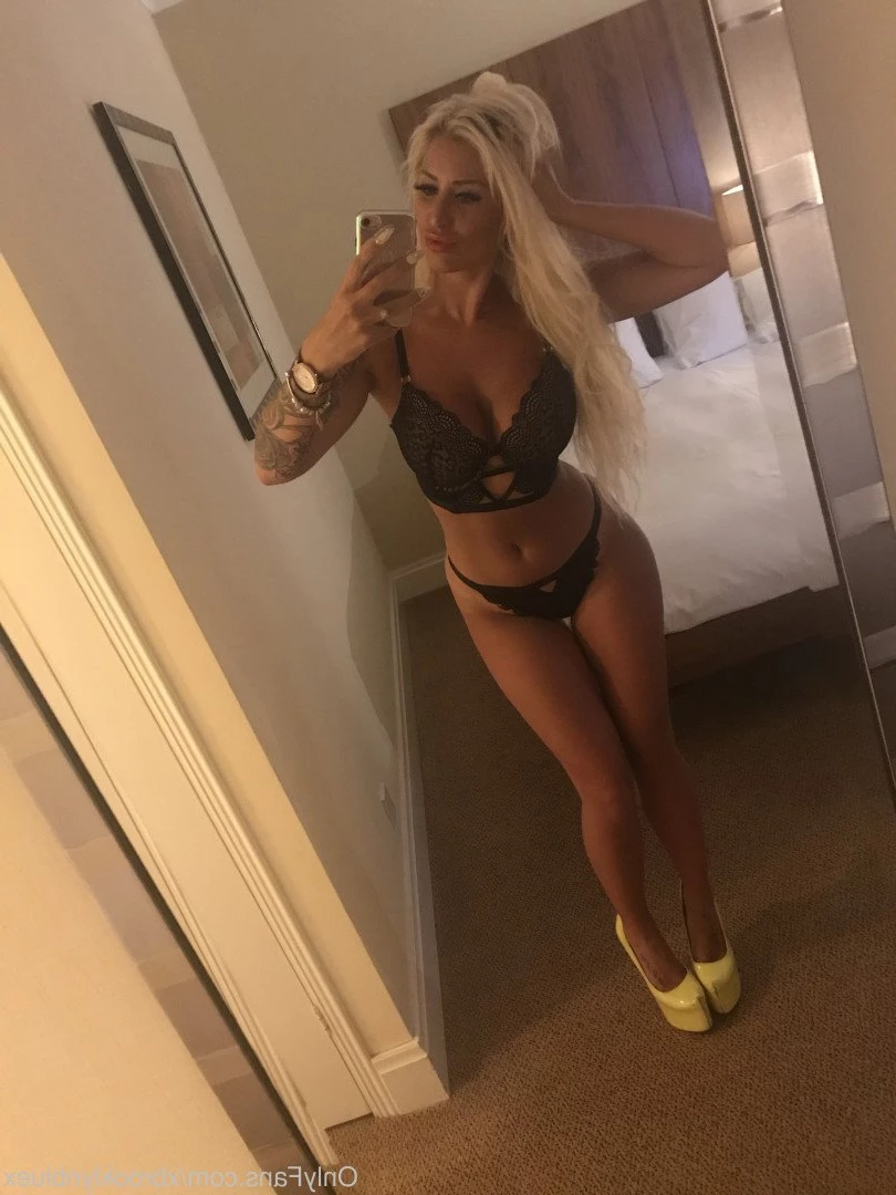 Miss Brooklyn Blue [ xbrooklynbluex ] Onlyfans leaked photo 1250250 on Hotleaks.tv