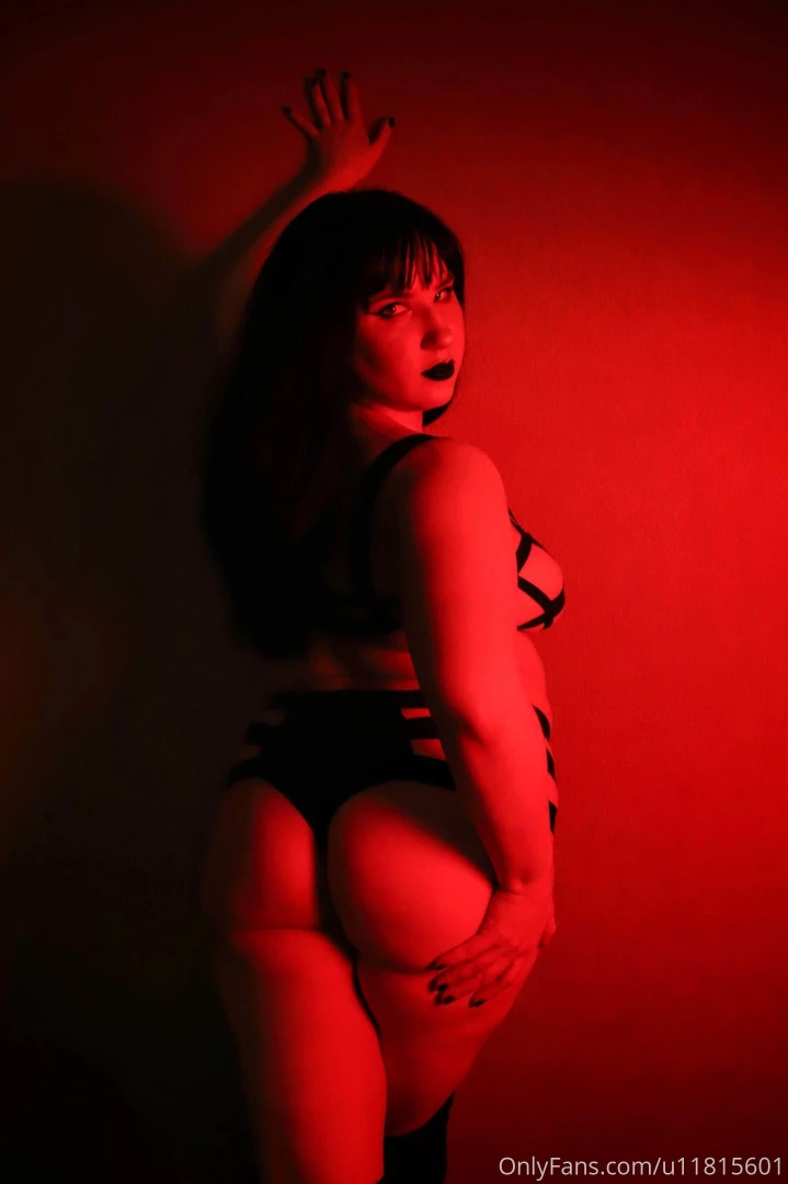 laurabluebyrd90 Onlyfans leaked photo 18633705 on Hotleaks.tv