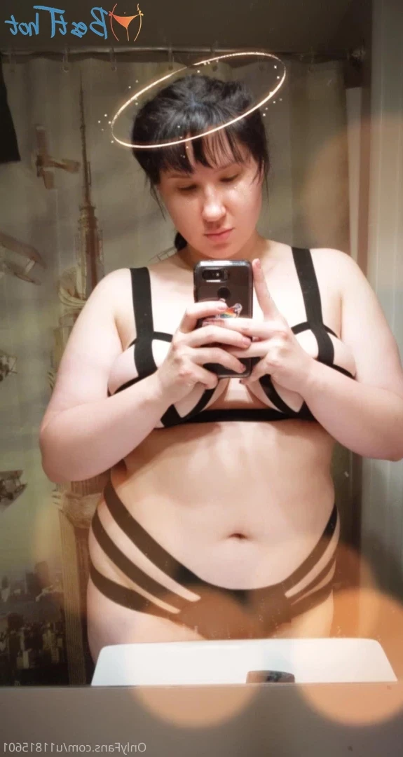 laurabluebyrd90 Onlyfans leaked photo 18633729 on Hotleaks.tv