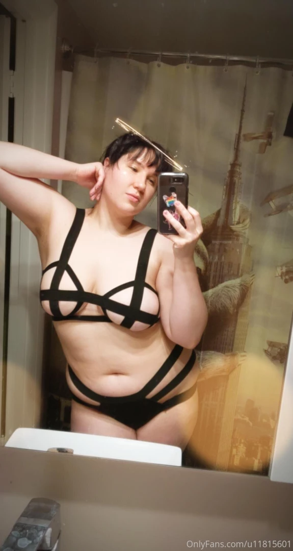 laurabluebyrd90 Onlyfans leaked photo 18633925 on Hotleaks.tv