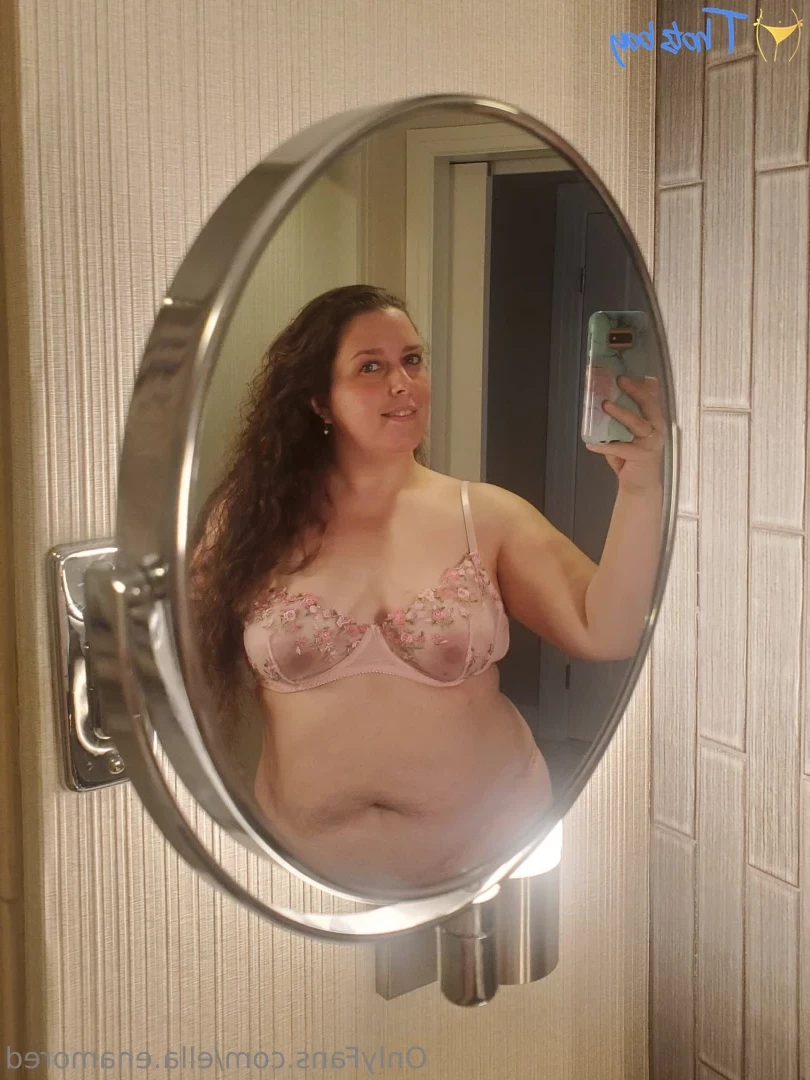 ella.enamored [ ella-enamored ] Onlyfans leaked photo 18634098 on Hotleaks.tv