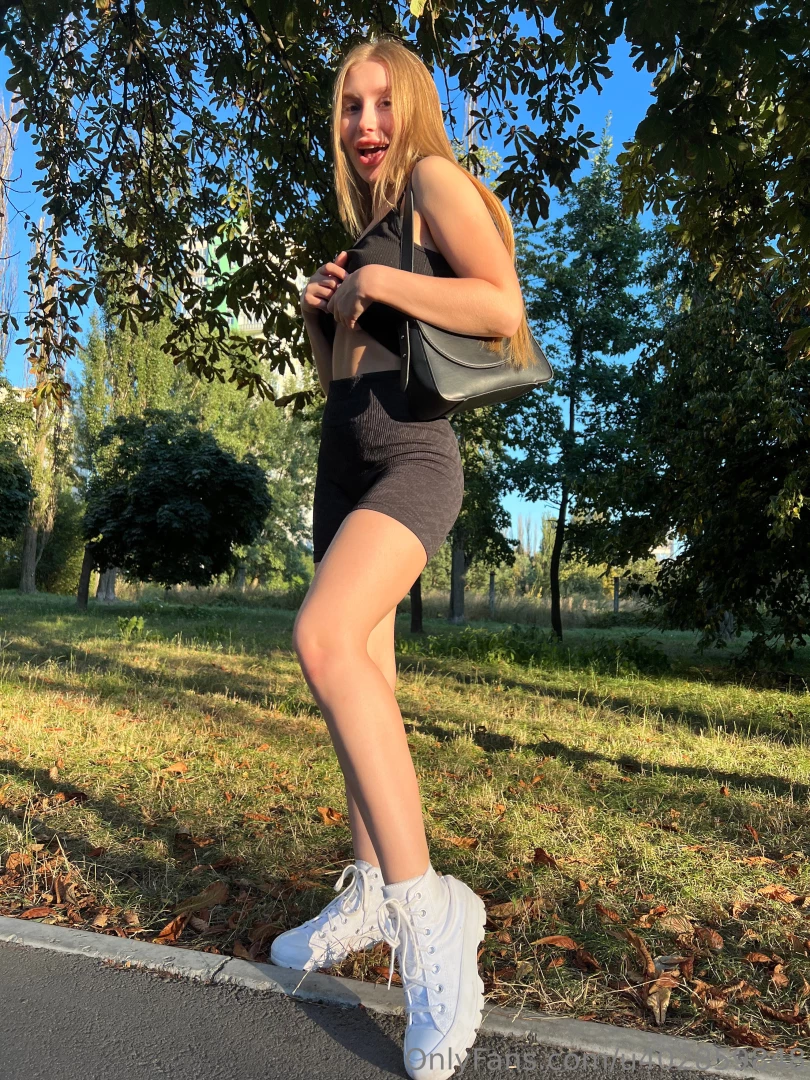 lily_the_queen [ lily-the-queen ] Onlyfans leaked photo 18637206 on Hotleaks.tv