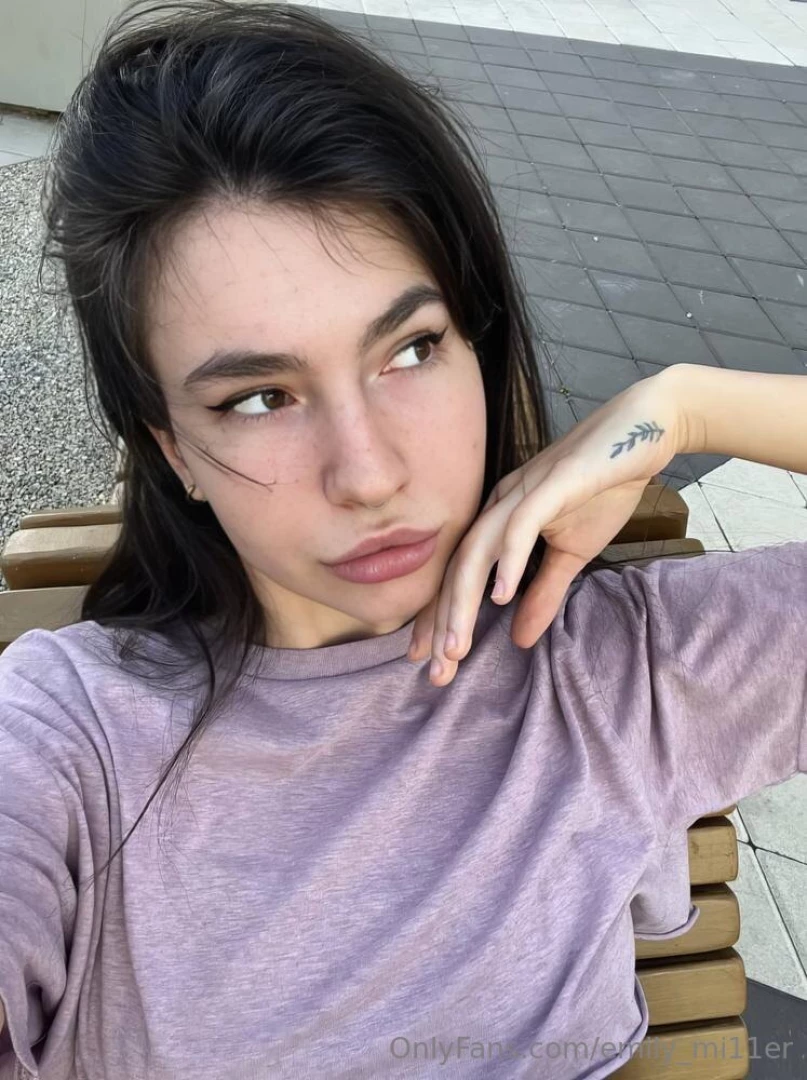 emily_mi11er [ emily-mi11er ] Onlyfans leaked photo 18678155 on Hotleaks.tv