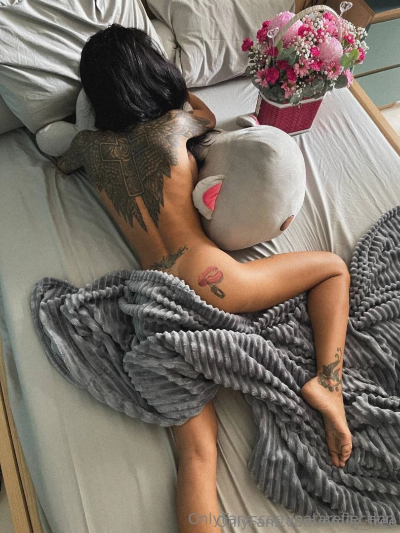 emily_free [ emily-free ] Onlyfans leaked photo 18687952 on Hotleaks.tv