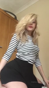 1915663