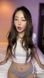 1915744