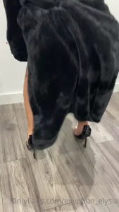1915747