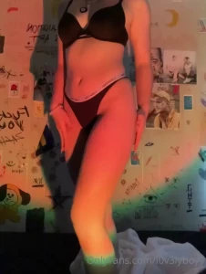 1915978