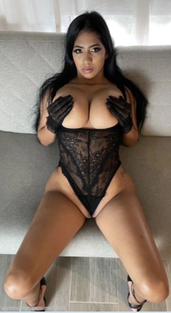 𝑴𝒂𝒓í𝒂 𝑨𝒍𝒆𝒋𝒂𝒏𝒅𝒓𝒂 𝑸 🌹 [ malejandraq ] Onlyfans leaked photo 1744332 on Hotleaks.tv