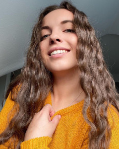 Your girl Mira 🤤💋
