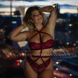Curvy Queen