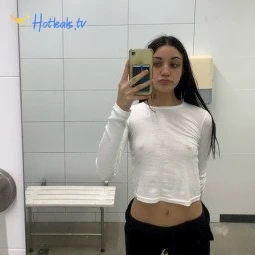 Sarah 🤍 FREE PAGE