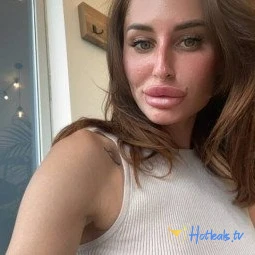 Nikki Loves