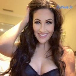 officialamberadams