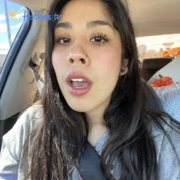 Qt with a big booty (๑>◡<๑)