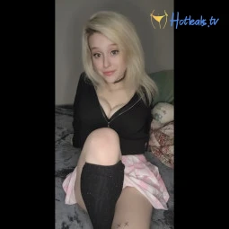 ✨Blonde_Brat✨