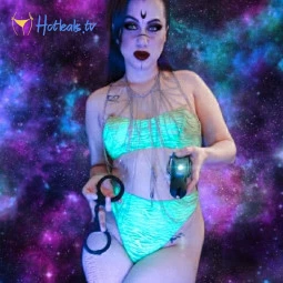 HollyGraphix Goddess Giantess Keyholder