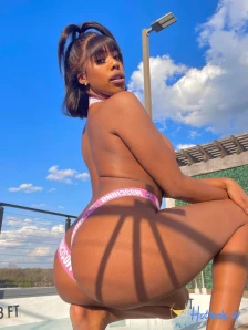 naomisimone
